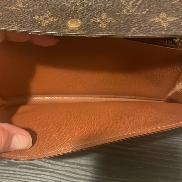 Authentic LV Wallet in Monogram - Picture 10 of 11